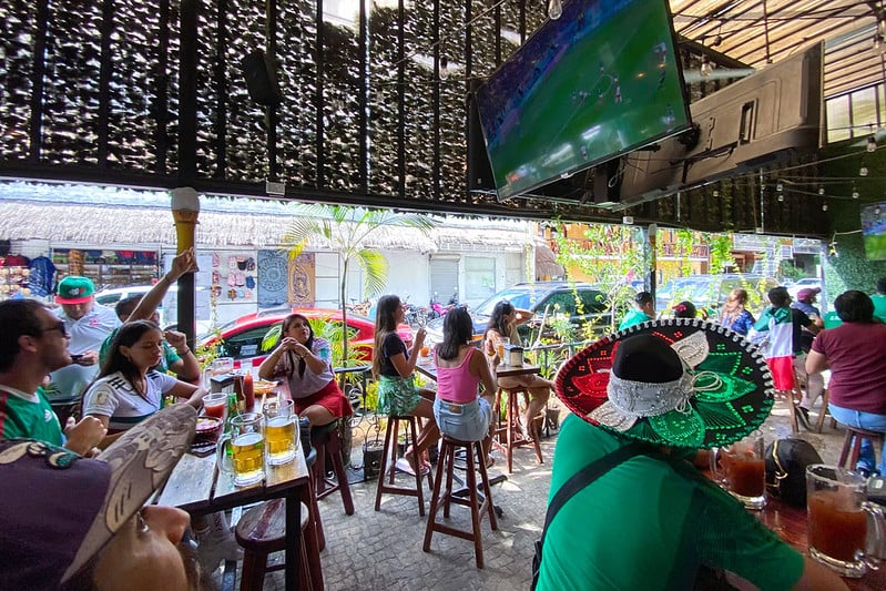 Restauranteros hacen fuertes inversiones para transmisión de los juegos del Mundial 2026 