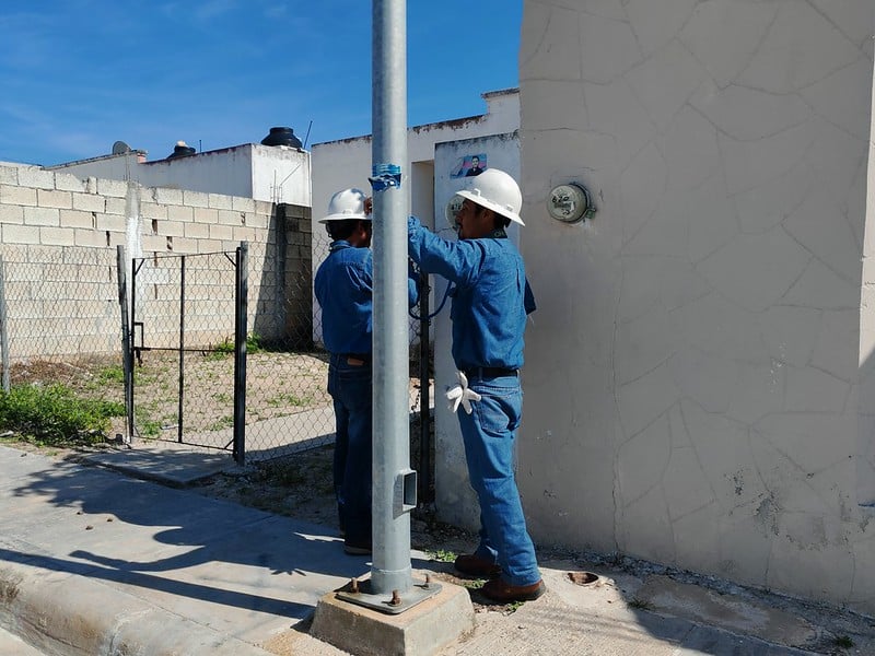 Pobladores de Bolonchén Rejón, Hopelchén, bloquean carretera; denuncian fallas en el servicio de energía eléctrica