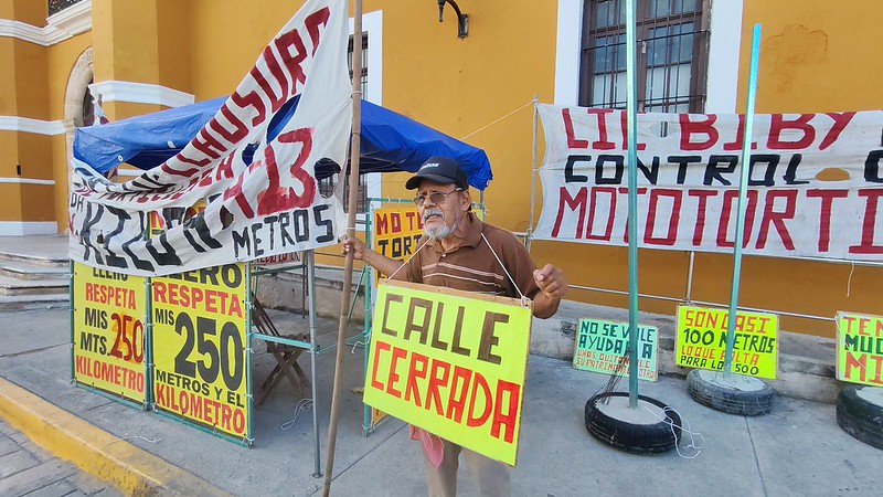 Empresario molinero realiza plantón indefinido en el ayuntamiento de Campeche