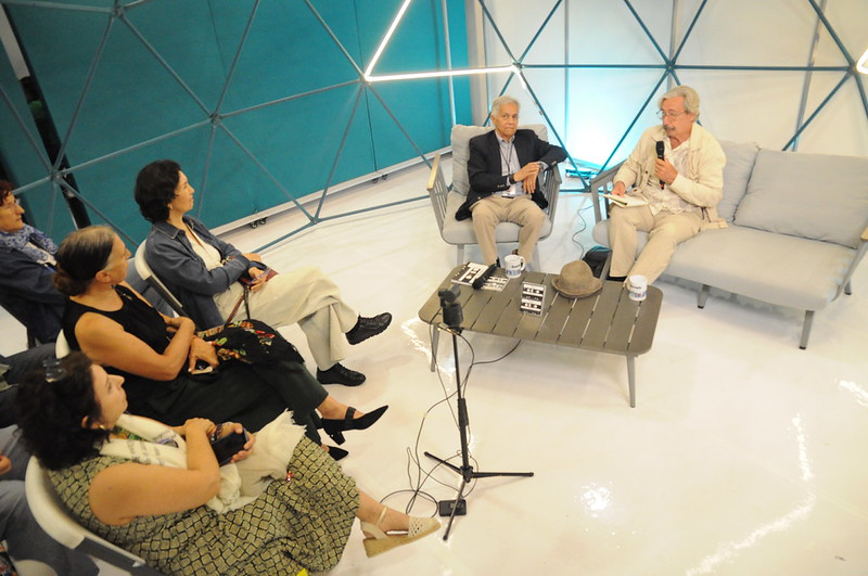 Narrar como quien pone un disco: Óscar Muñiz y Rafael Robles presentan 'Relatos a 33 rpm'