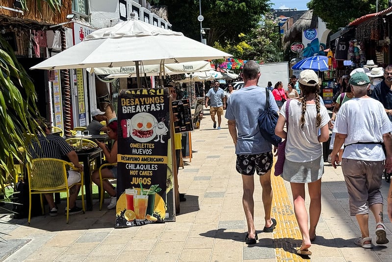 Turistas están gastando menos y prefieren permanecer en los hoteles: AFEET Quintana Roo