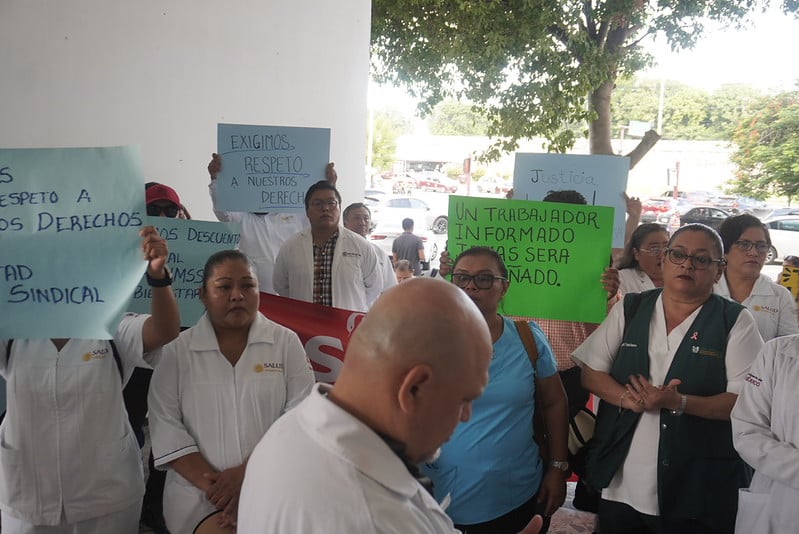 Protestan trabajadores del IMSS-Bienestar en Campeche
