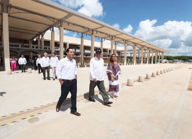 AMLO realiza segunda prueba de trayecto del Tren Maya, ahora desde Calkiní