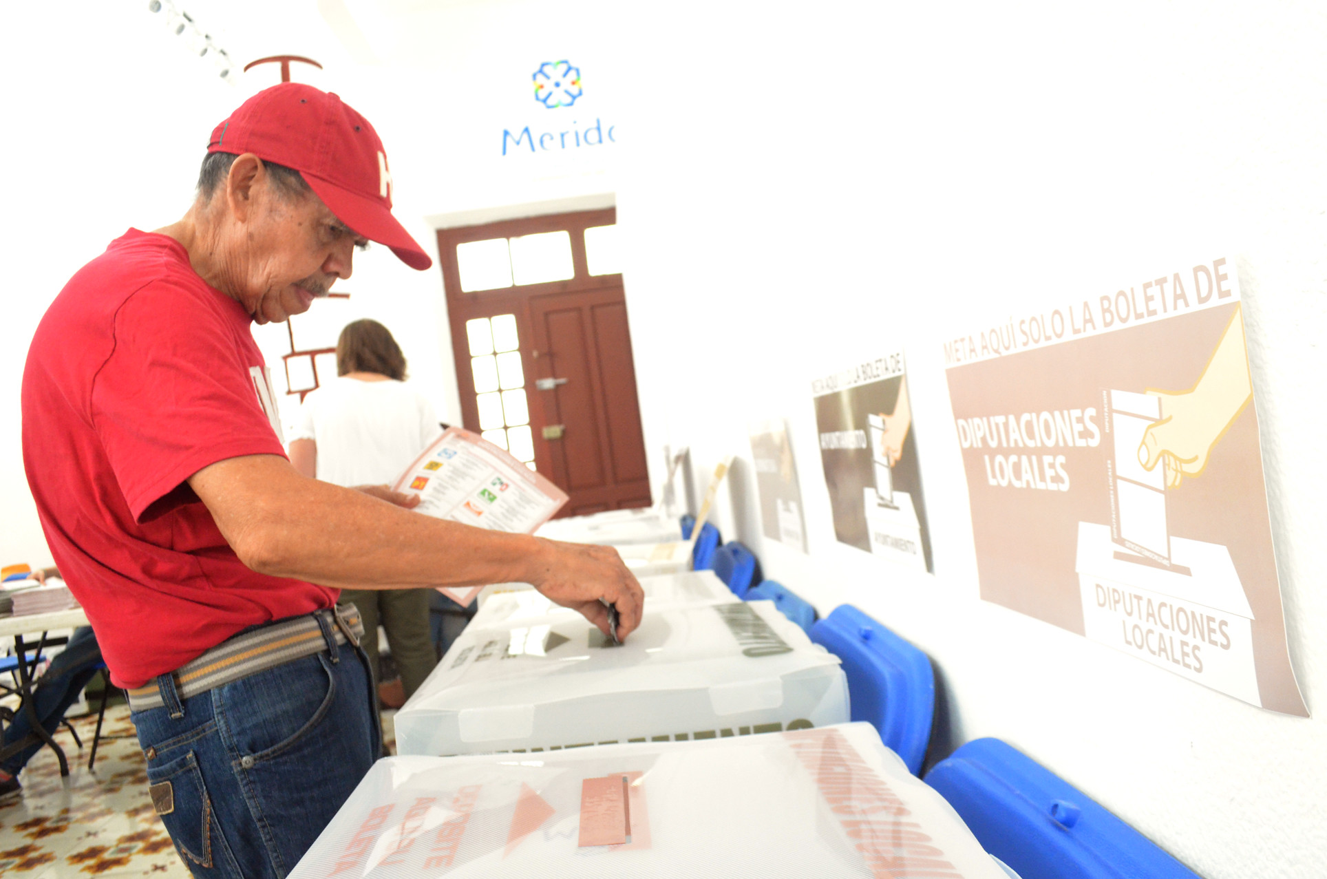 A resguardo los vehículos del Ayuntamiento de Mérida el 6 de junio