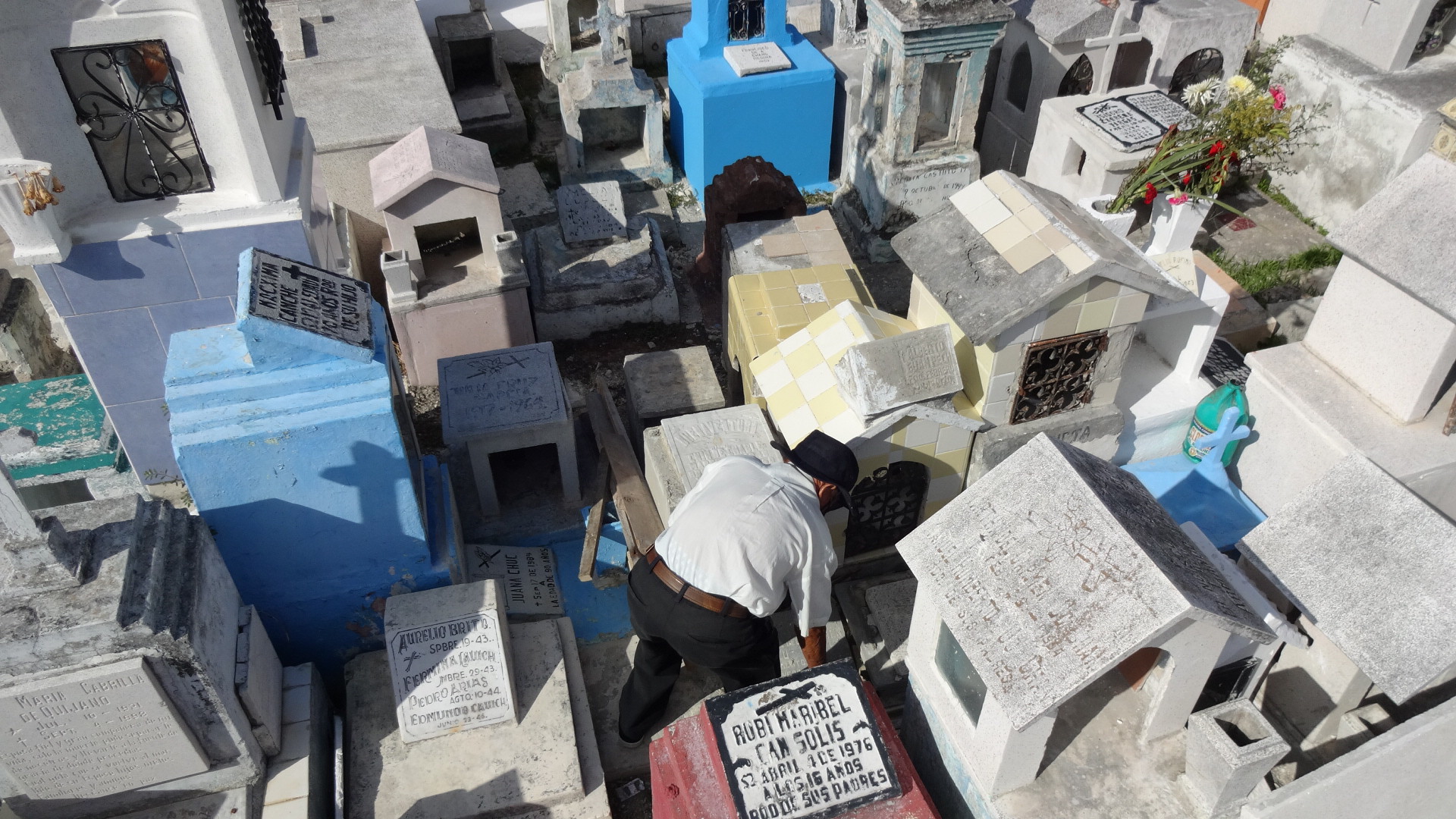 Cerrarán panteones de Yucatán el 19 y 20 de junio