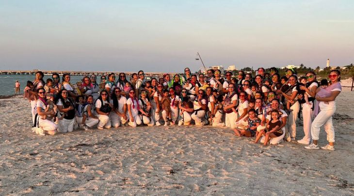 Madres organizan bazar para promover la crianza con apego en Mérida