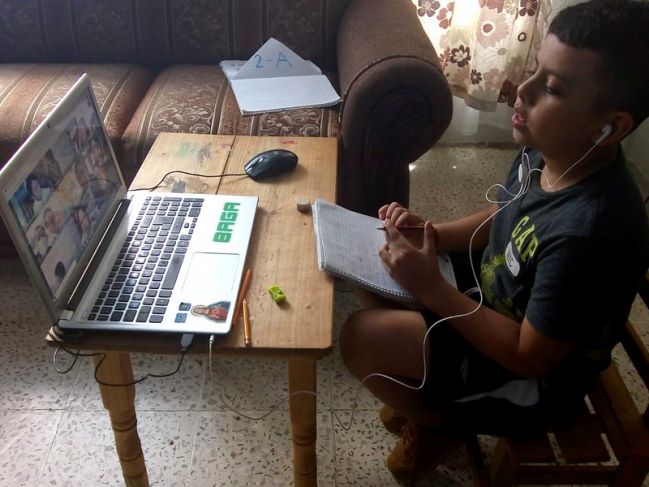 No se garantiza el derecho de seguir con clases en línea, acusan padres yucatecos