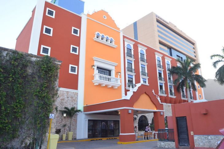 Holiday Inn, referente cotidiano de meridanos y visitantes, llega a su aniversario 42