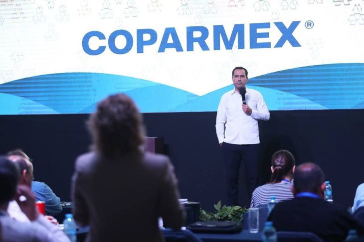 Vila presenta, ante la Coparmex, programas y proyectos que se realizan en Yucatán