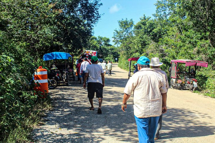 Pobladores de Cacalchén, Yucatán, bloquean trabajos del Tren Maya