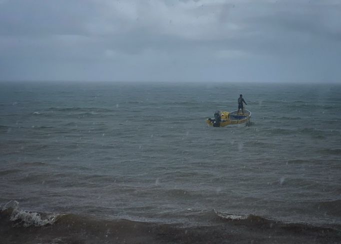Por 'Ian', cierran puertos de Yucatán para navegación menor