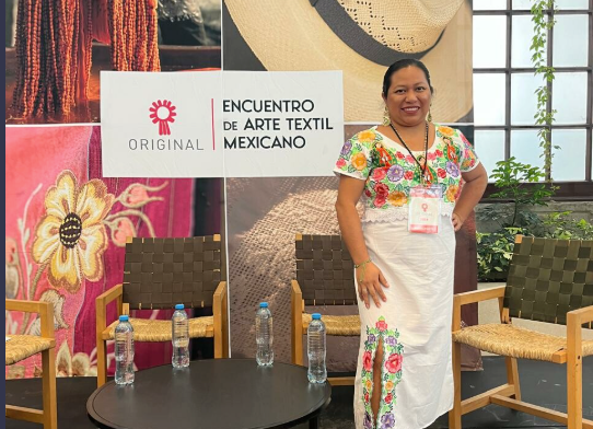 Conoce a Zelmy Domínguez, bordadora de Tekit que representó a Yucatán en evento de la Unesco