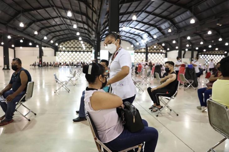 En Mérida, se agotan vacunas de refuerzo AstraZeneca; aplican Sinovac