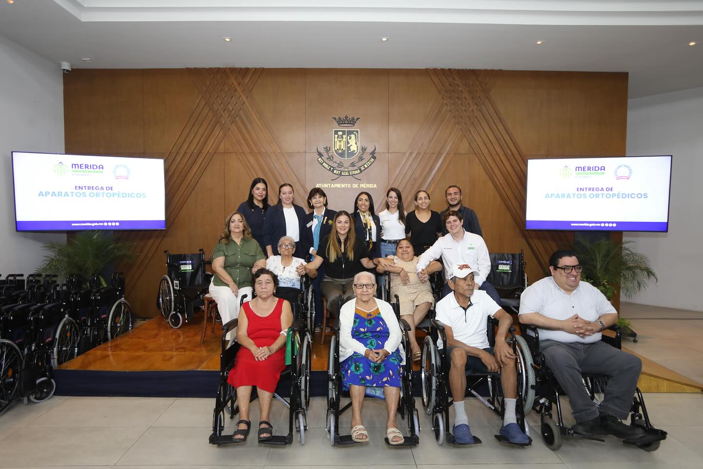 Ayuntamiento y Voluntariado de Mérida suman esfuerzos para entregar apoyos a personas con discapacidad