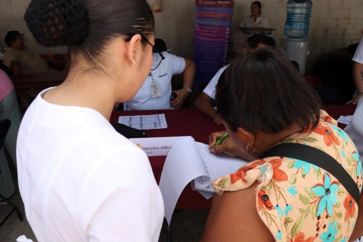 Más de 600 yucatecas buscan acreditar el bachillerato con apoyo de Semujeres