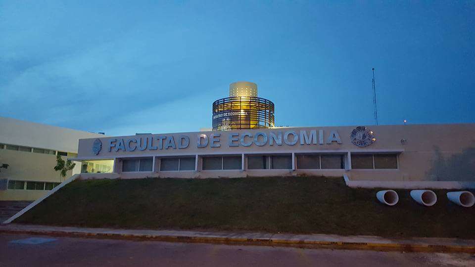 Suspenden de clases a maestro de la Facultad de Economía de la UADY