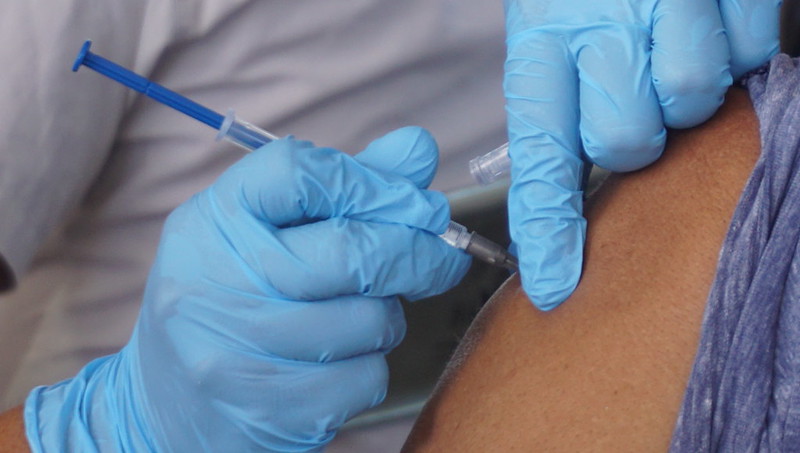 Aplican primeras 74 mil dosis anti Covid-19 a mayores de 40 años en Mérida