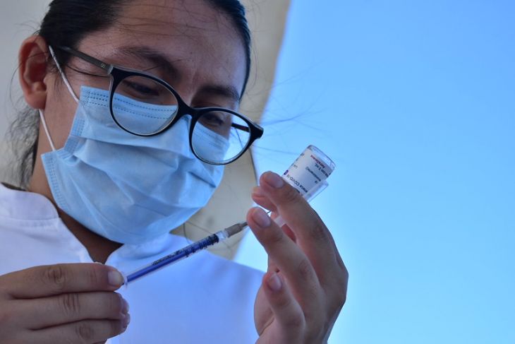 Inicia aplicación de tercera dosis anti Covid-19 para jóvenes de Mérida