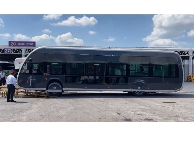 Llega a Yucatán la primera unidad del Ie-Tram; conectará Mérida, Poxilá, Umán y Kanasín