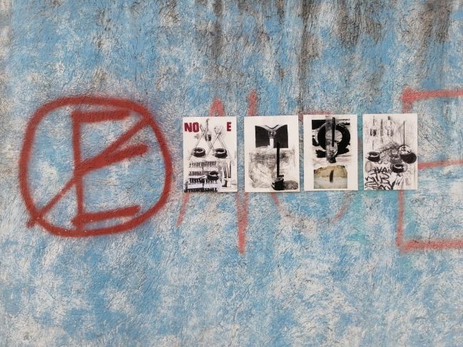 'Se ponchan llantas gratis', alusión a letreros que pueblan Mérida