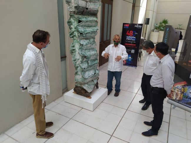 Presentan primeras cuatro esculturas que poblarán el Olimpo