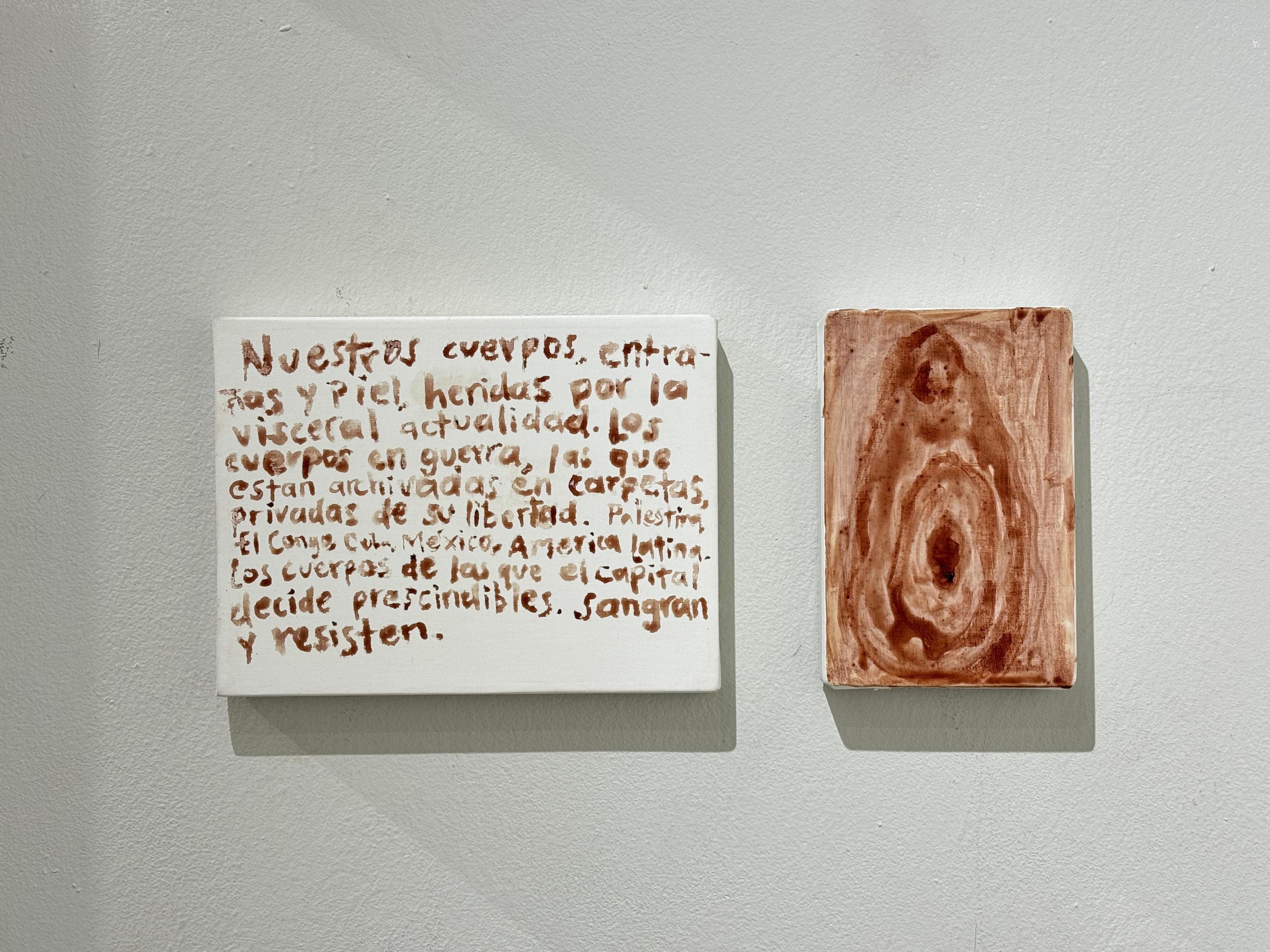 La menstruación como medio y concepto: Artista presenta obras hechas con sangre 