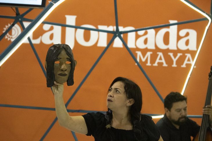 La Jornada Maya Yucatán Astrid Sánchez De mitos y mujeres Obra éxito en stand de La