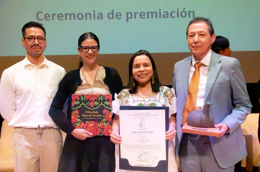 Libro sobre bordado maya de Yucatán recibe mención honorífica del INAH