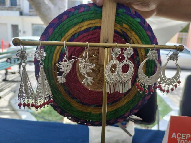 Amira y su lucha por preservar la filigrana, el arte de tejer en metal