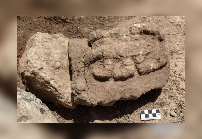 Hallan piedra con forma de escorpión en camino de Chichén Itzá