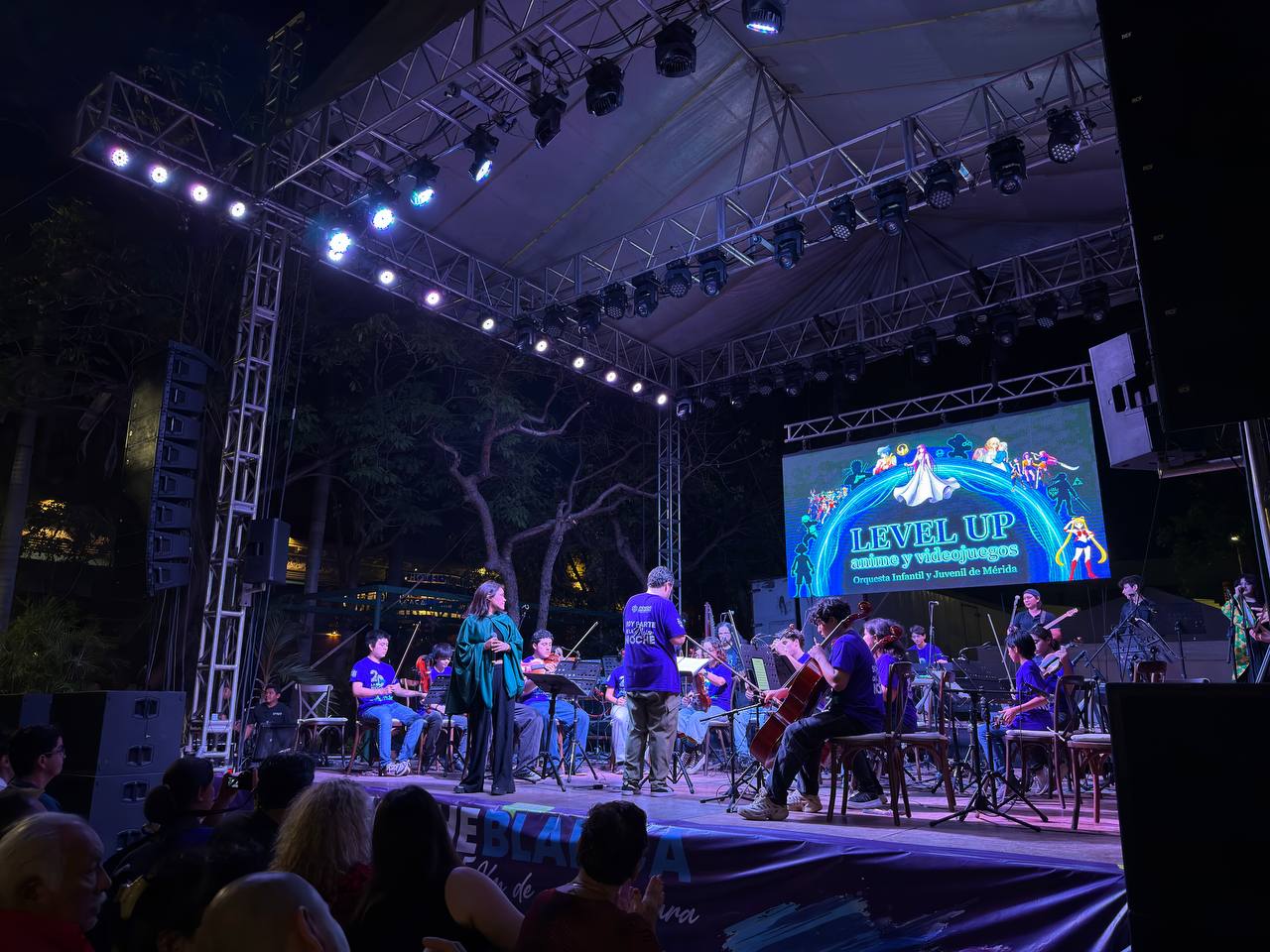 Bacilos y más de mil artistas celebran la vigésima edición de La Noche Blanca en Mérida