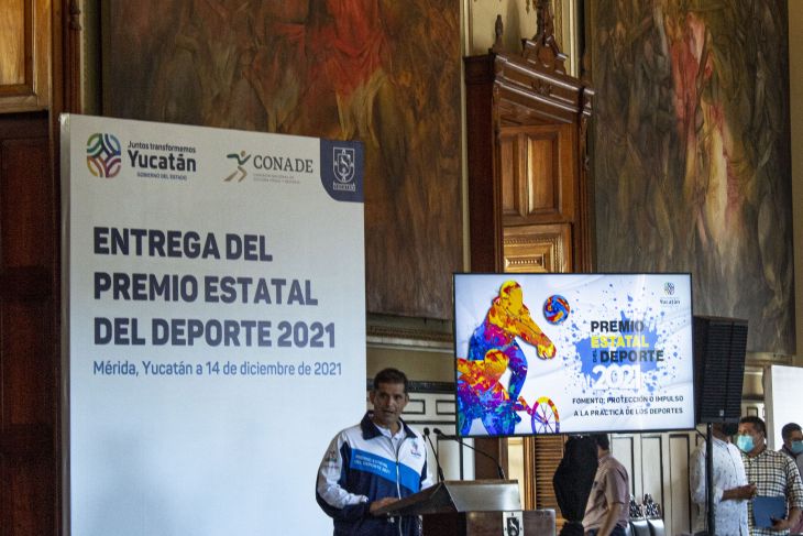 Carlos Franco Cantón recibe Premio Estatal del Deporte 2021 en Yucatán