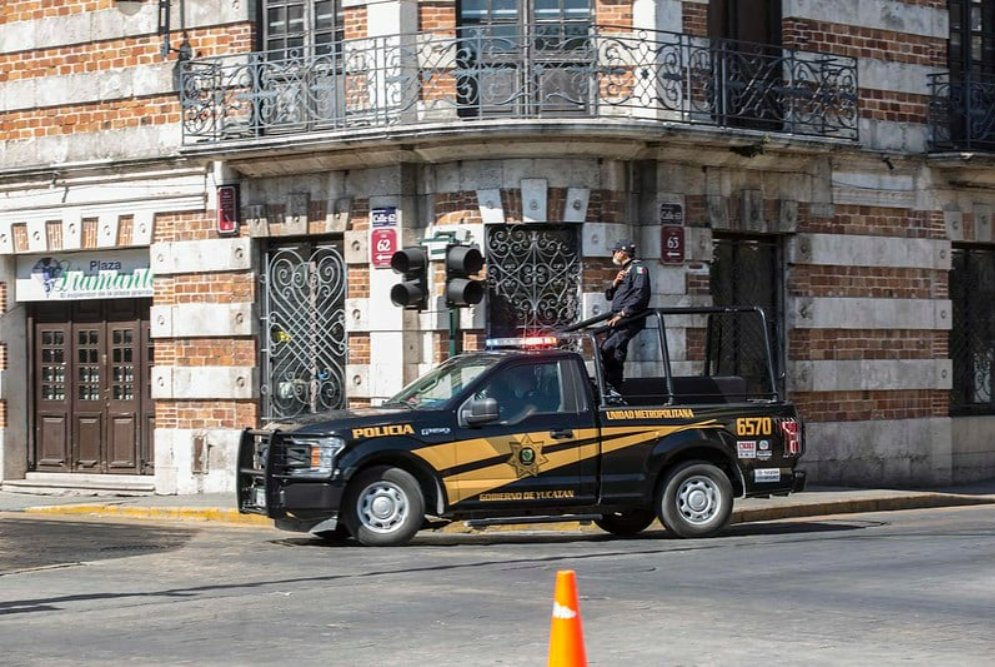 Unidad de la SSP choca con autobús del transporte público en la colonia Industrial de Mérida