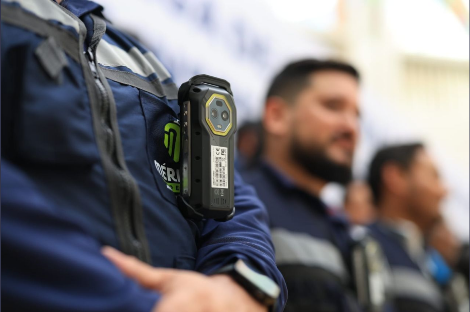 Entregan cámaras corporales a inspectores municipales en Mérida