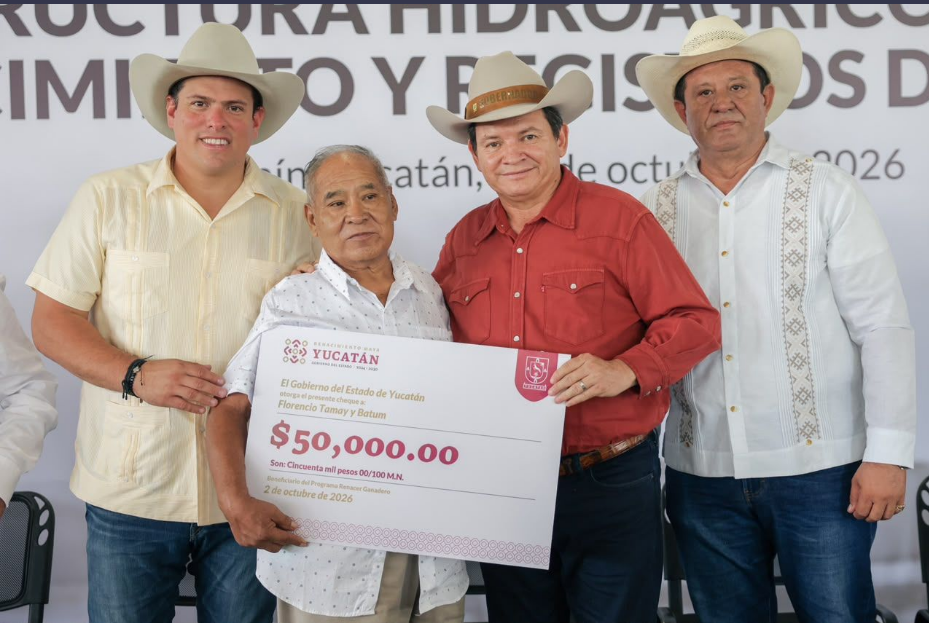 Díaz Mena entrega apoyos para el repoblamiento ganadero, caminos rurales y sistemas de riego en Tizimín
