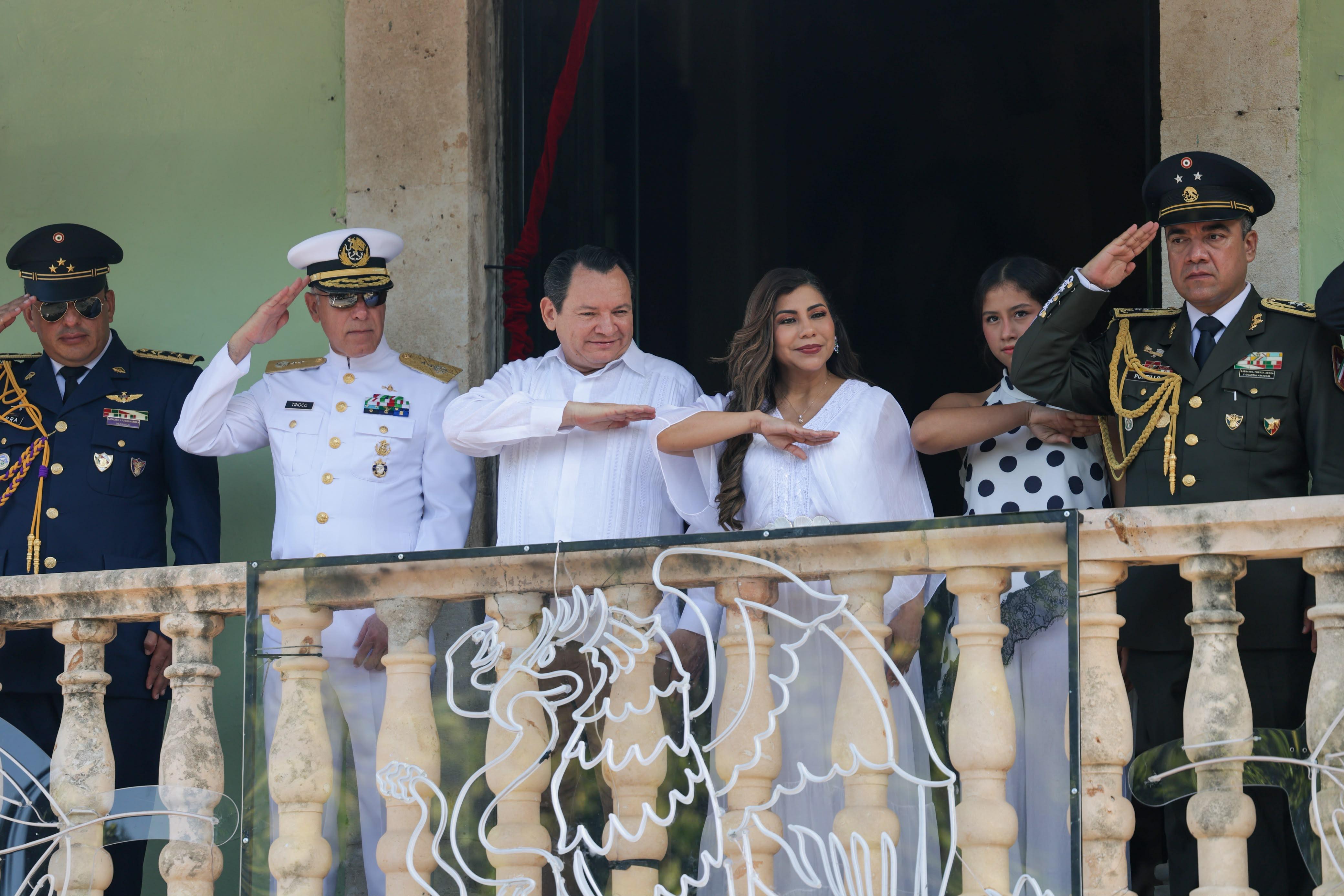 Yucatán: Miles de familias disfrutan del desfile cívico-militar por la Independencia