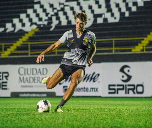 Con polémico penal, Tapatío propina a los Venados su primer revés: 1-0