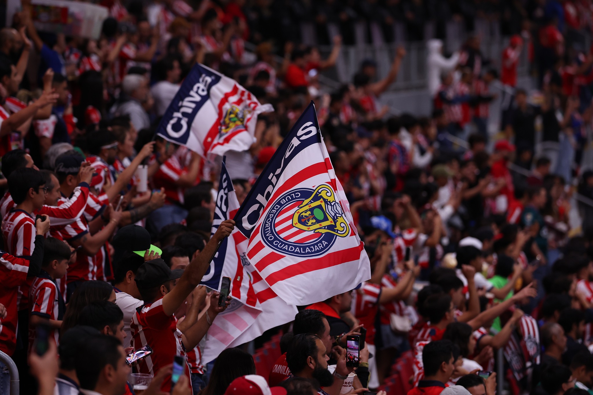 Las Chivas buscan confirmar su buen paso frente a un diezmado Monterrey