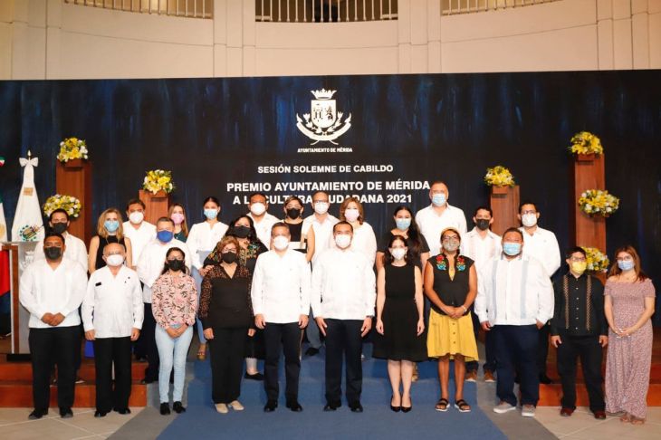 Renán Barrera entrega premio a la Cultura Ciudadana 2021