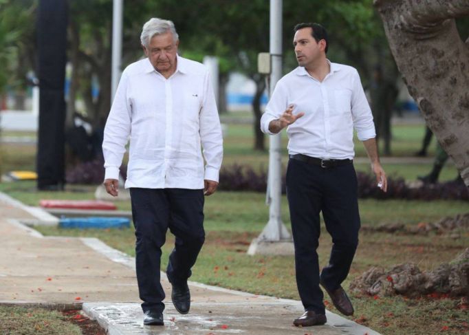 AMLO y Vila Dosal supervisan obras de desarrollo en Yucatán