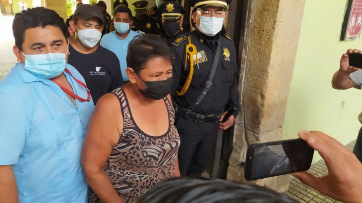 ''Insólito, incongruente, una burla'', dictamen de la FGR: mamá de José Eduardo