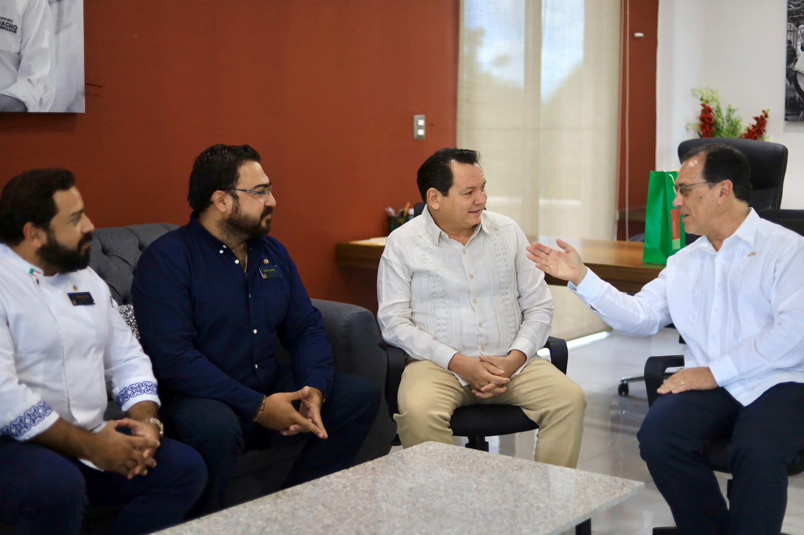 'Huacho' Díaz recibe en Yucatán la visita del embajador de Portugal en México