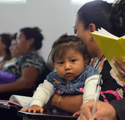 Construir maternidades que coexistan con proyectos de vida: académica