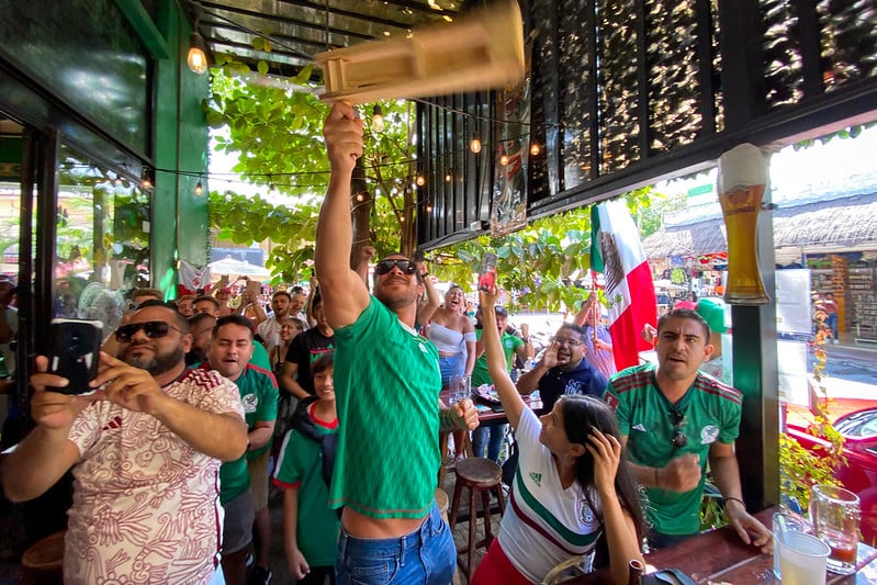 Sports bar de Cancún se preparan para el Mundial de Futbol