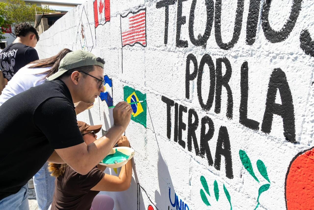 Realizan en Playa del Carmen la jornada comunitaria Tequios por la Tierra y murales mundialistas