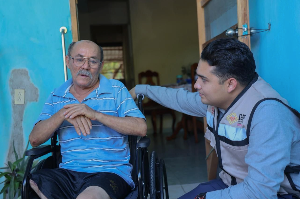 DIF Playa del Carmen entrega aparatos asistenciales a familias vulnerables
