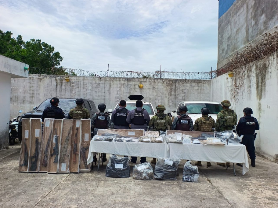Aseguran tres camionetas con presuntas drogas y armas de fuego en Bacalar