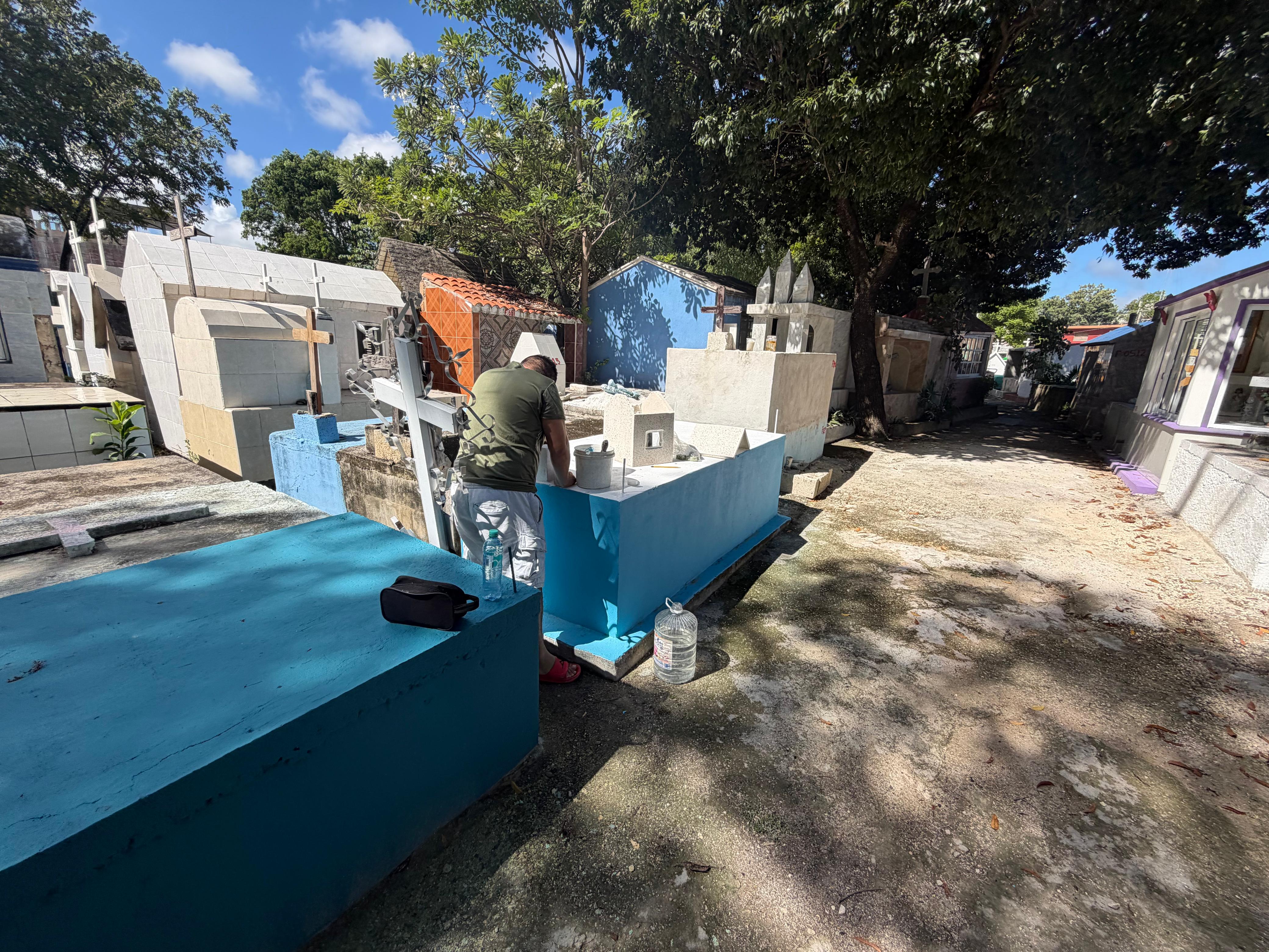 Ayuntamiento de Tulum prepara cementerios para Día de Muertos