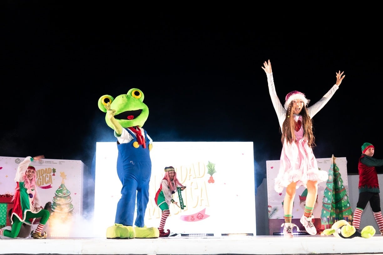 Invitan a playenses y turistas a disfrutar de cartelera artística en la plaza 28 de Julio