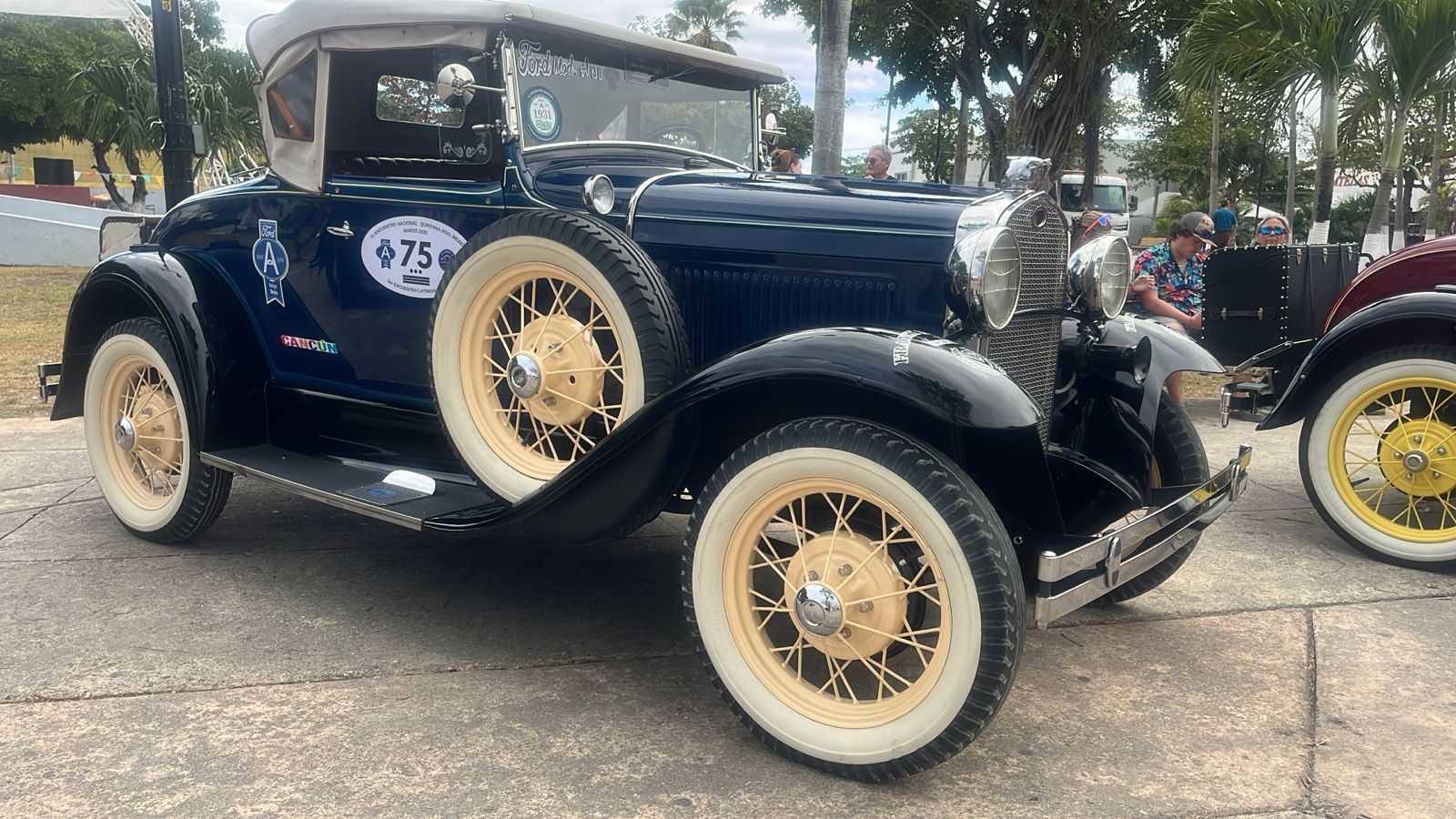 Autos clásicos recorren destinos del Caribe Mexicano